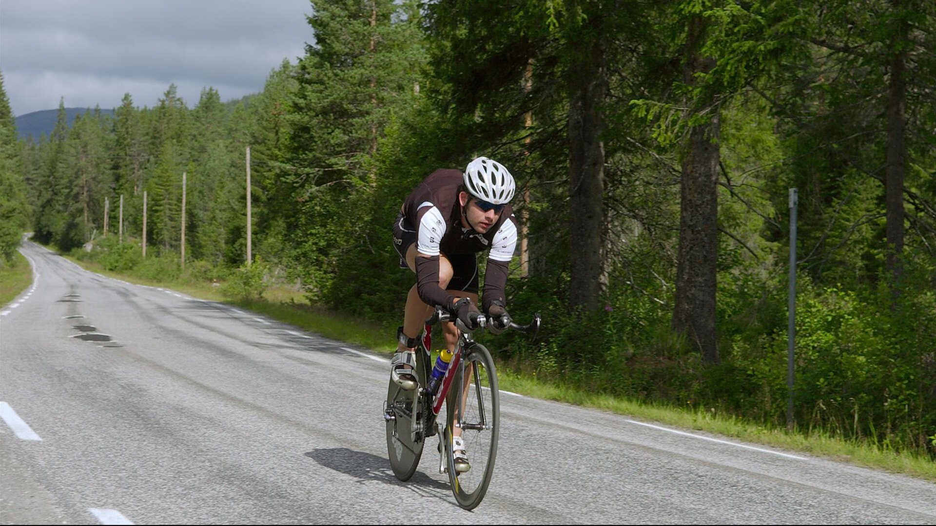 Leyu Sport下载-乔治·巴尔：出色的防守和高效的传球能力使他成为全黑队战术核心